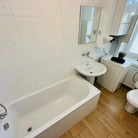 Na Parterze 10 Minut Pieszo Do Centrum & Parking Sopot